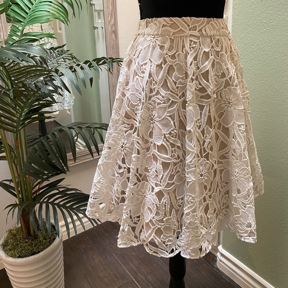 NWOT Alice & Olivia white lace skirt. Size 2
